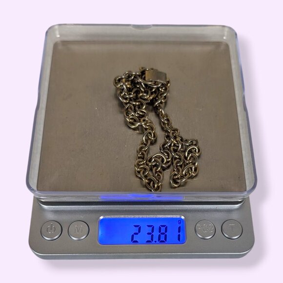 V. Sturdy Metal Chain Necklace - Picture 6 of 6